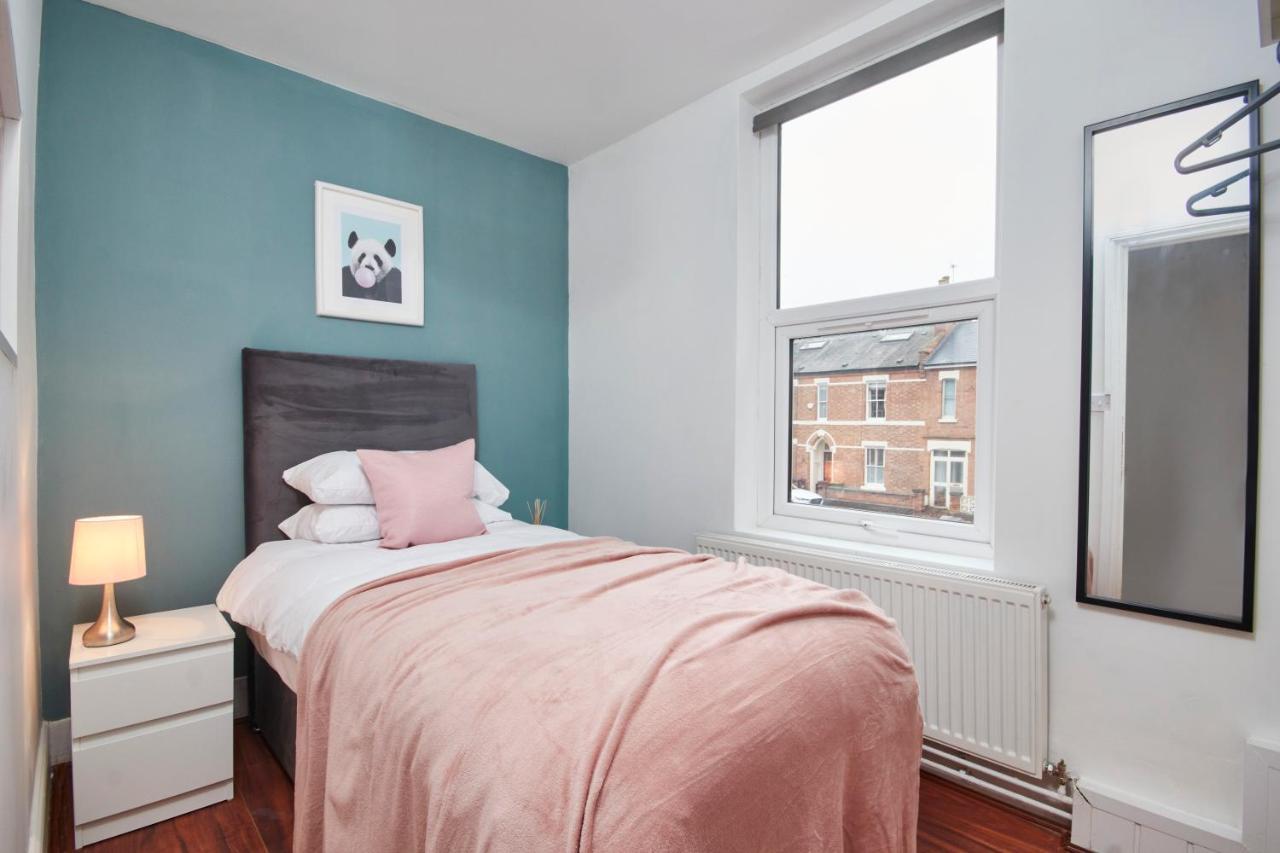 5 Bed House In Leamington Spa Perfect For Contractors With 7 Beds By Purestay - 14 Night Min! Экстерьер фото