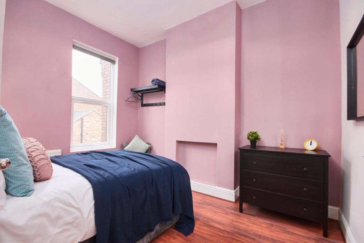 5 Bed House In Leamington Spa Perfect For Contractors With 7 Beds By Purestay - 14 Night Min! Экстерьер фото