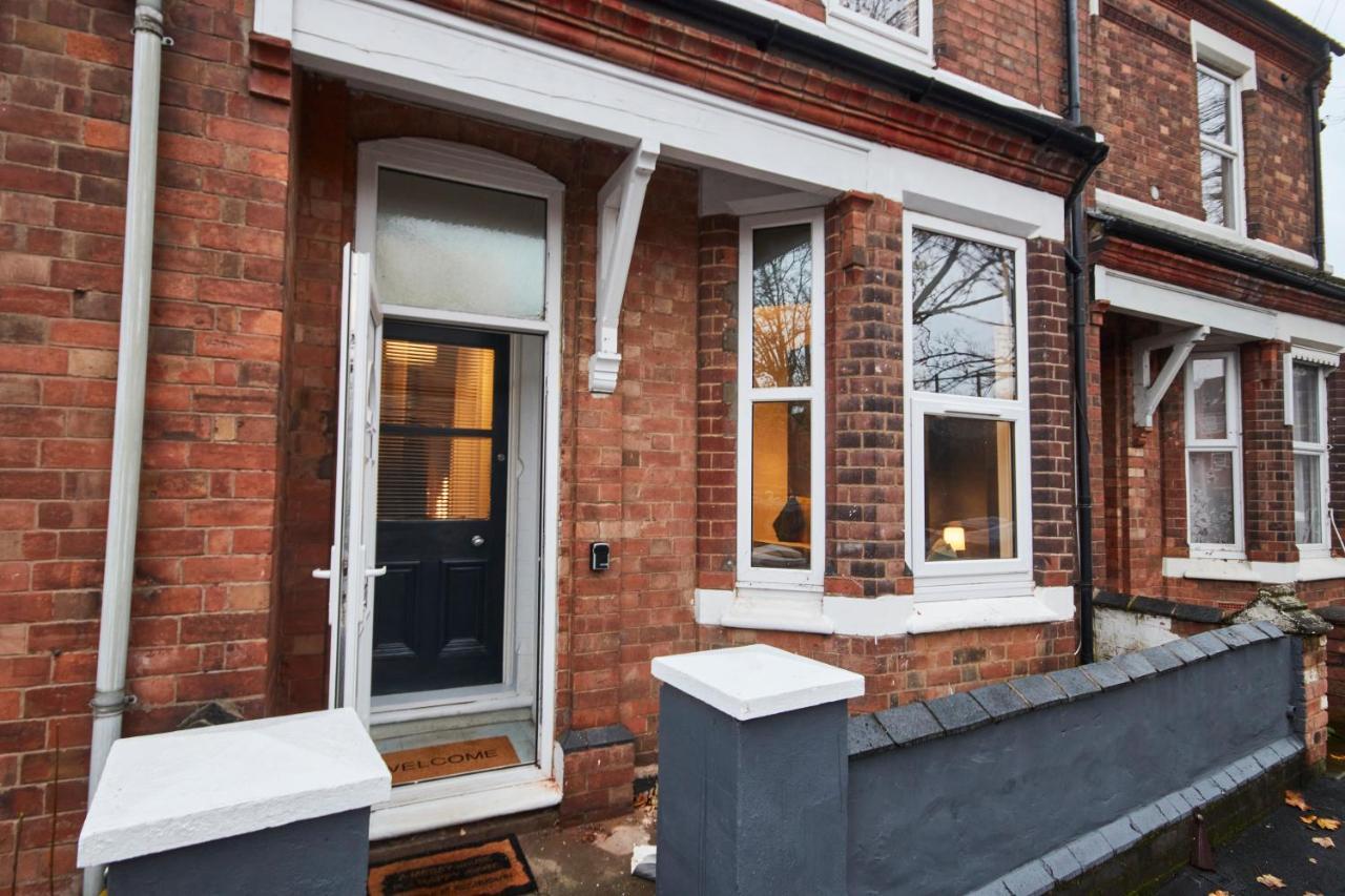 5 Bed House In Leamington Spa Perfect For Contractors With 7 Beds By Purestay - 14 Night Min! Экстерьер фото