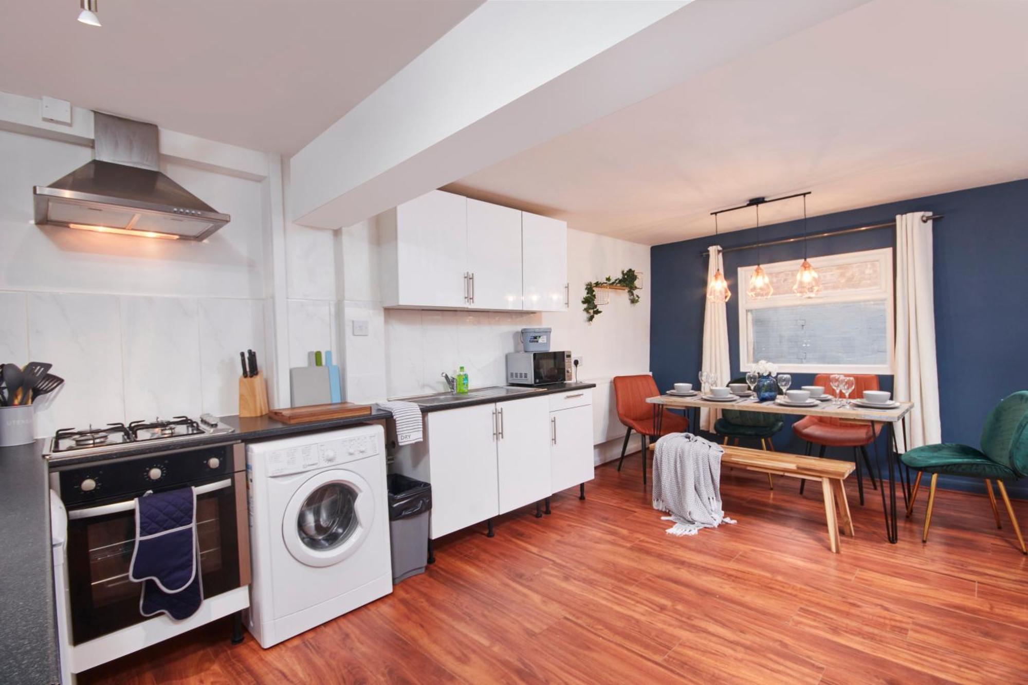 5 Bed House In Leamington Spa Perfect For Contractors With 7 Beds By Purestay - 14 Night Min! Экстерьер фото