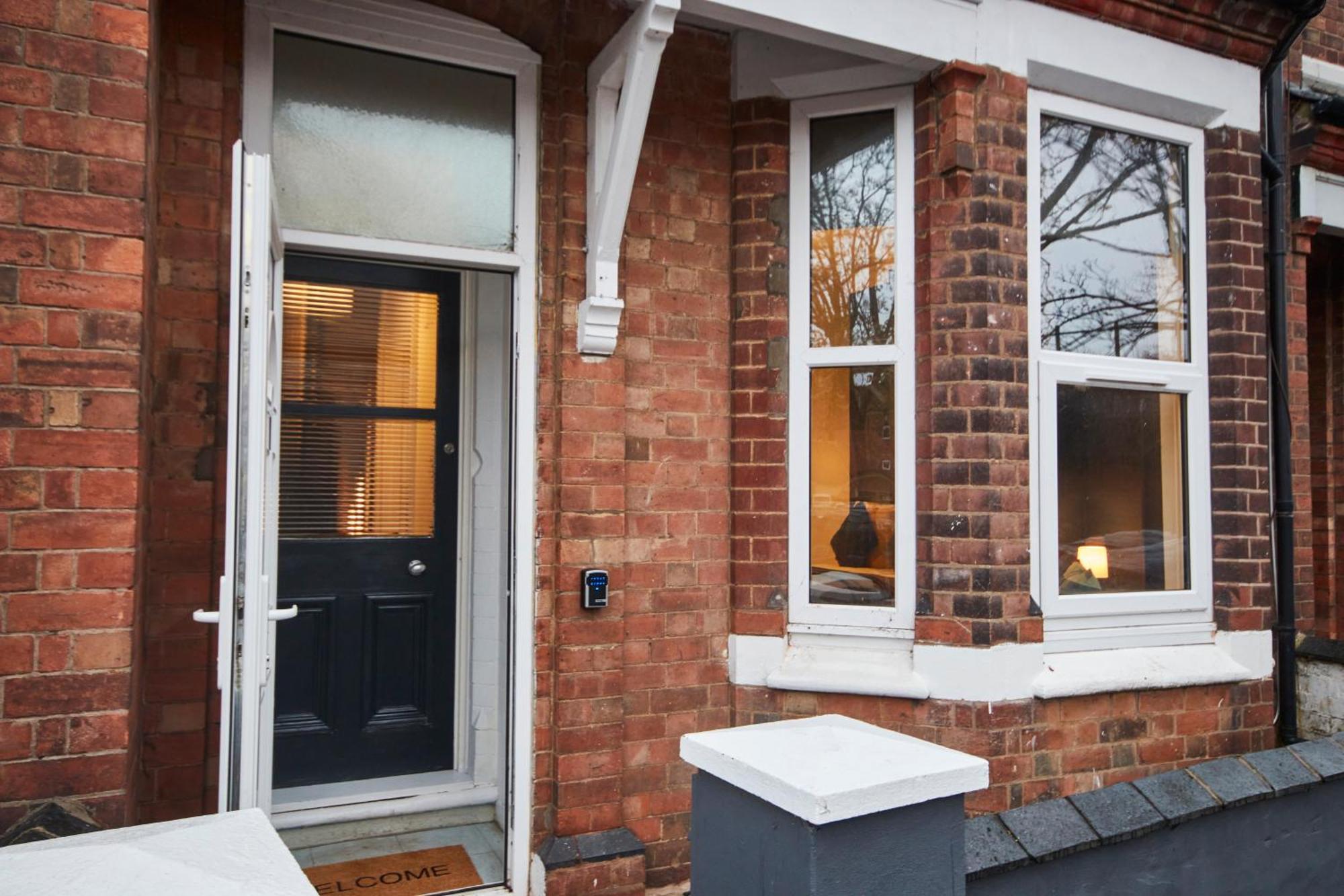 5 Bed House In Leamington Spa Perfect For Contractors With 7 Beds By Purestay - 14 Night Min! Экстерьер фото